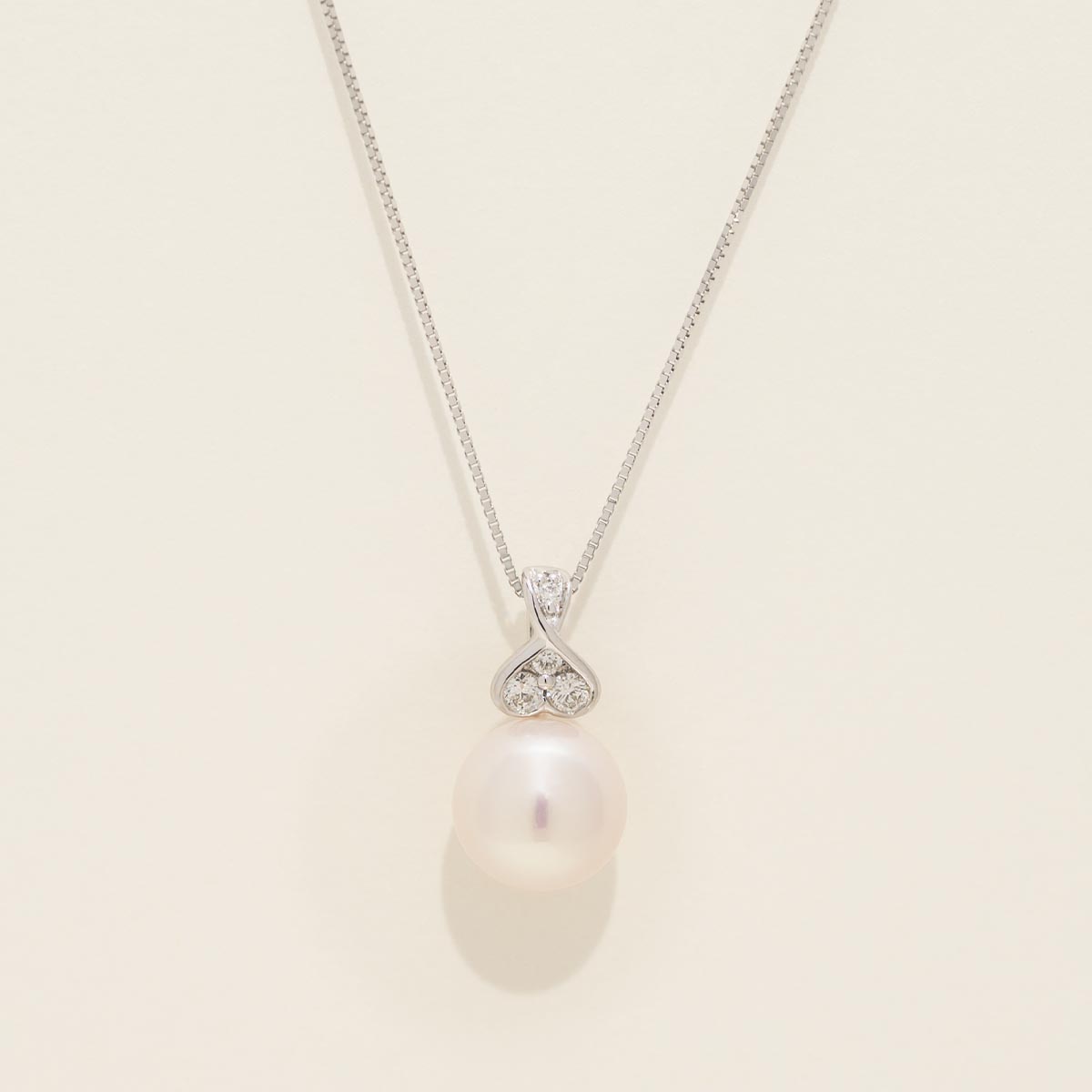 Cultured Fresh Water Pearl Necklace in 14kt White Gold with Diamonds (1/10ct tw and 8mm pearl)