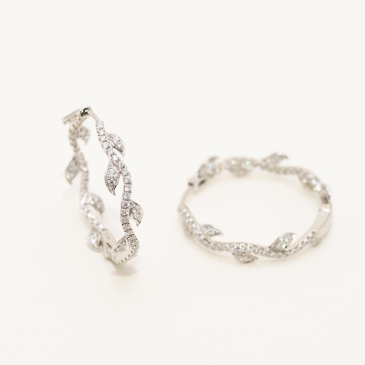 Diamond Inside Out Hoop Earrings in 18kt White Gold (3/4ct tw)