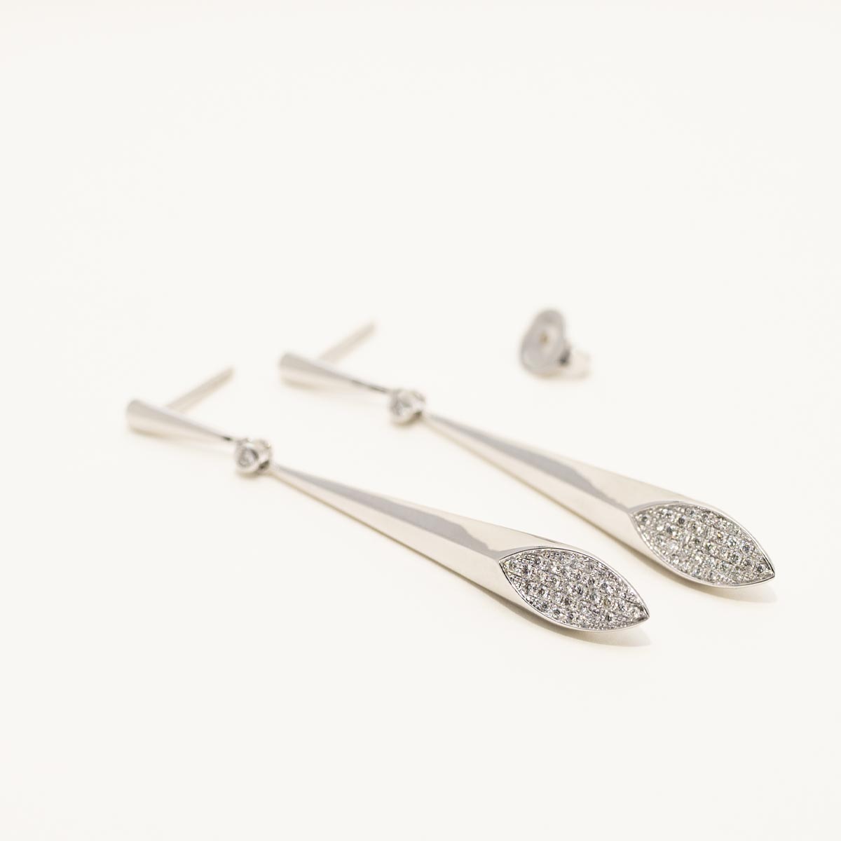Diamond Dangle Earrings in 14kt White Gold (1/4ct tw)