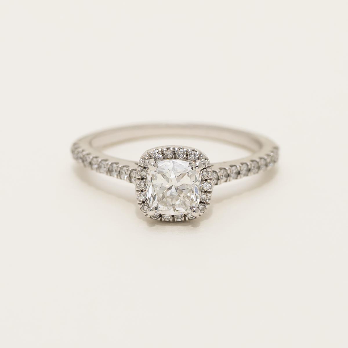 Cushion Diamond Halo Engagement Ring in 14kt White Gold (1 1/3ct tw)