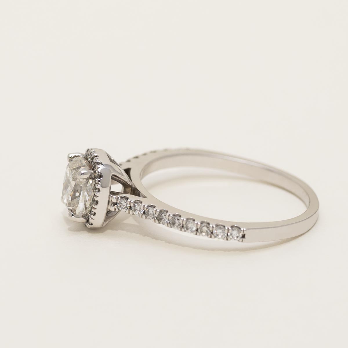 Cushion Diamond Halo Engagement Ring in 14kt White Gold (1 1/3ct tw)