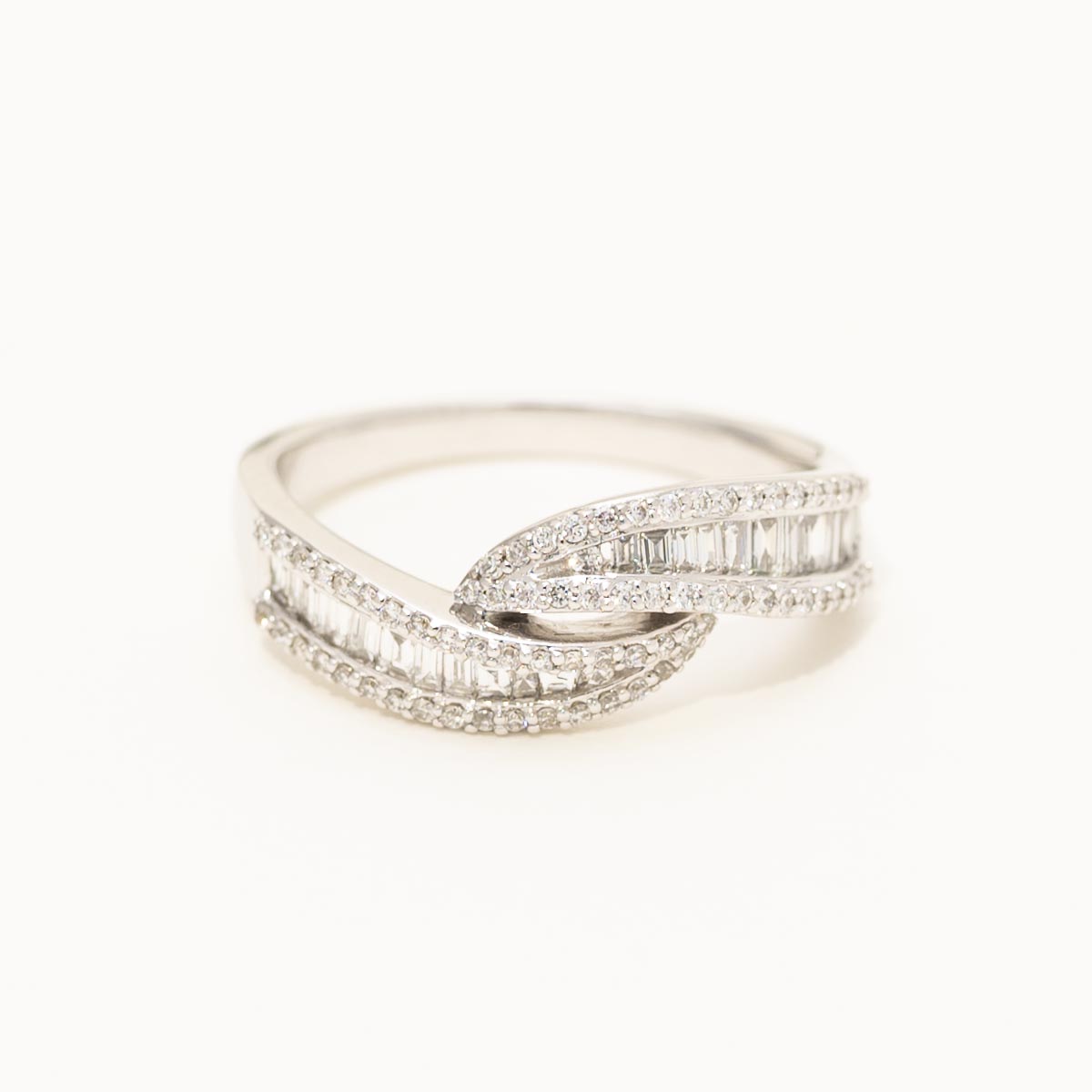 Baguette Diamond Twist Ring in 14kt White Gold (5/8ct tw)