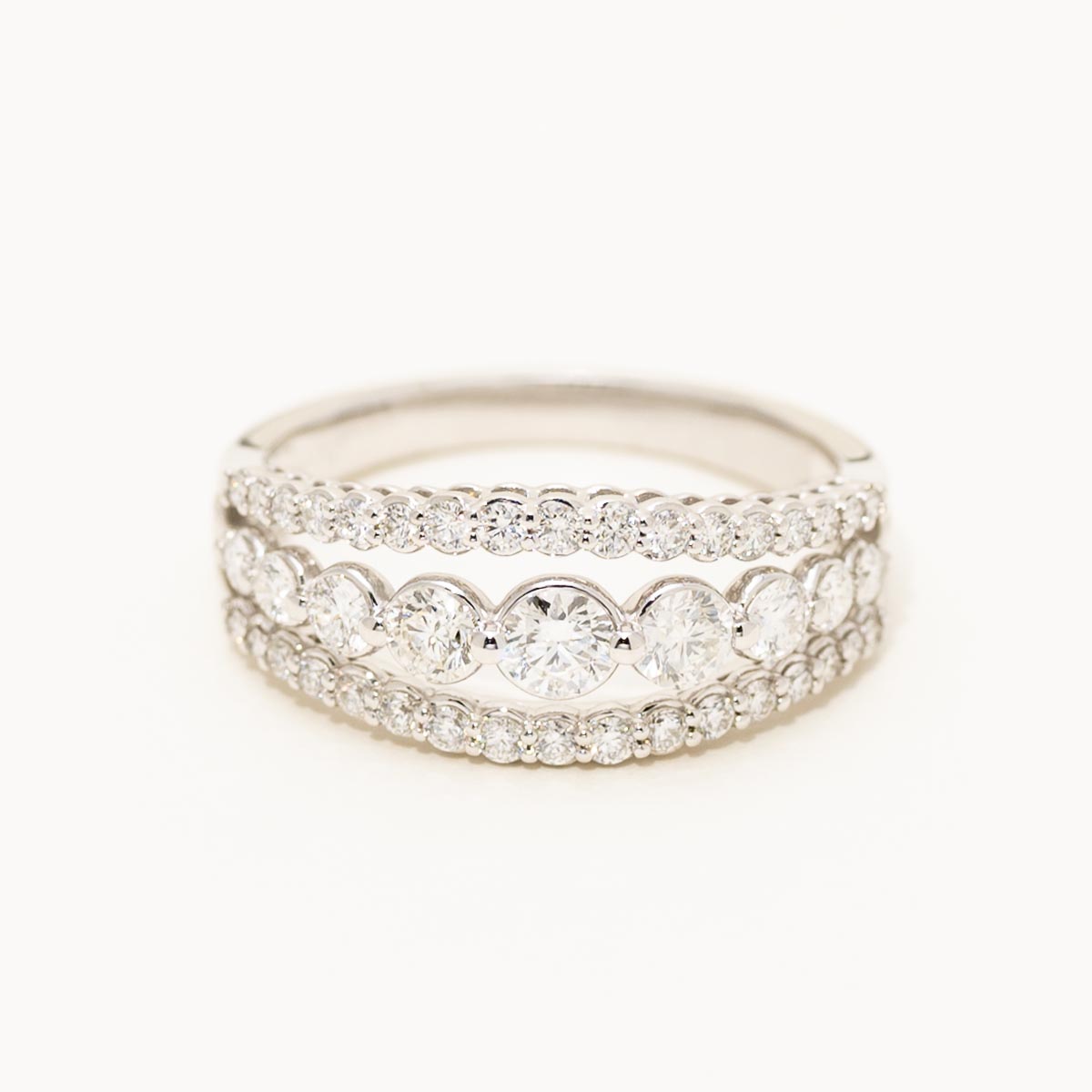 Graduated Diamond Fashion Ring in 14kt White Gold (1ct tw)