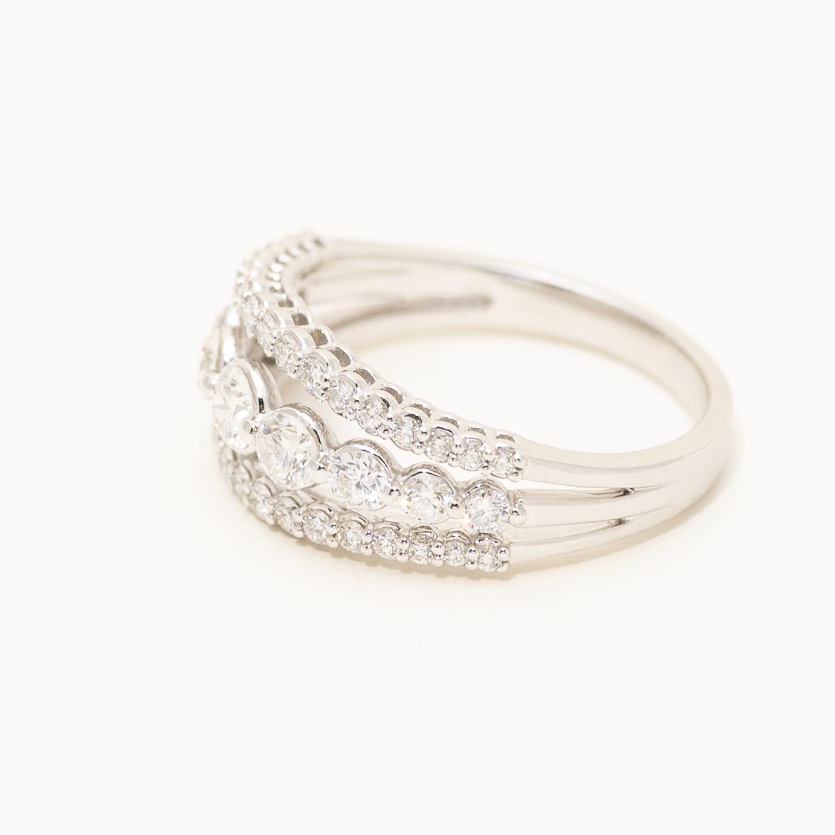 Graduated Diamond Fashion Ring in 14kt White Gold (1ct tw)