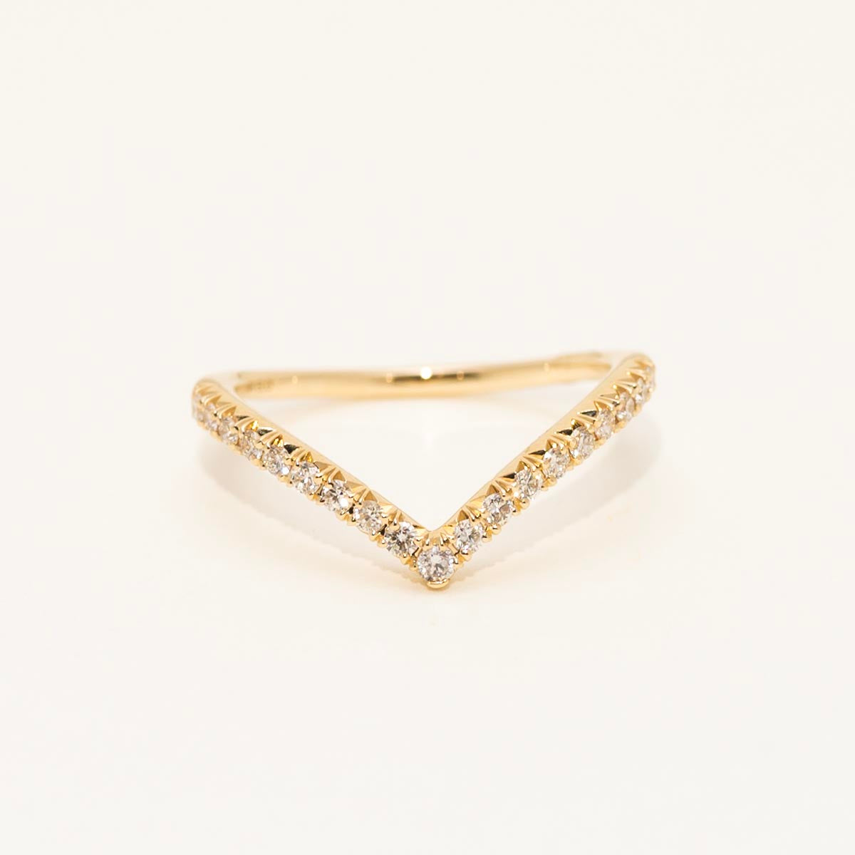 Diamond Contour Band in 14kt Yellow Gold (1/4ct tw)