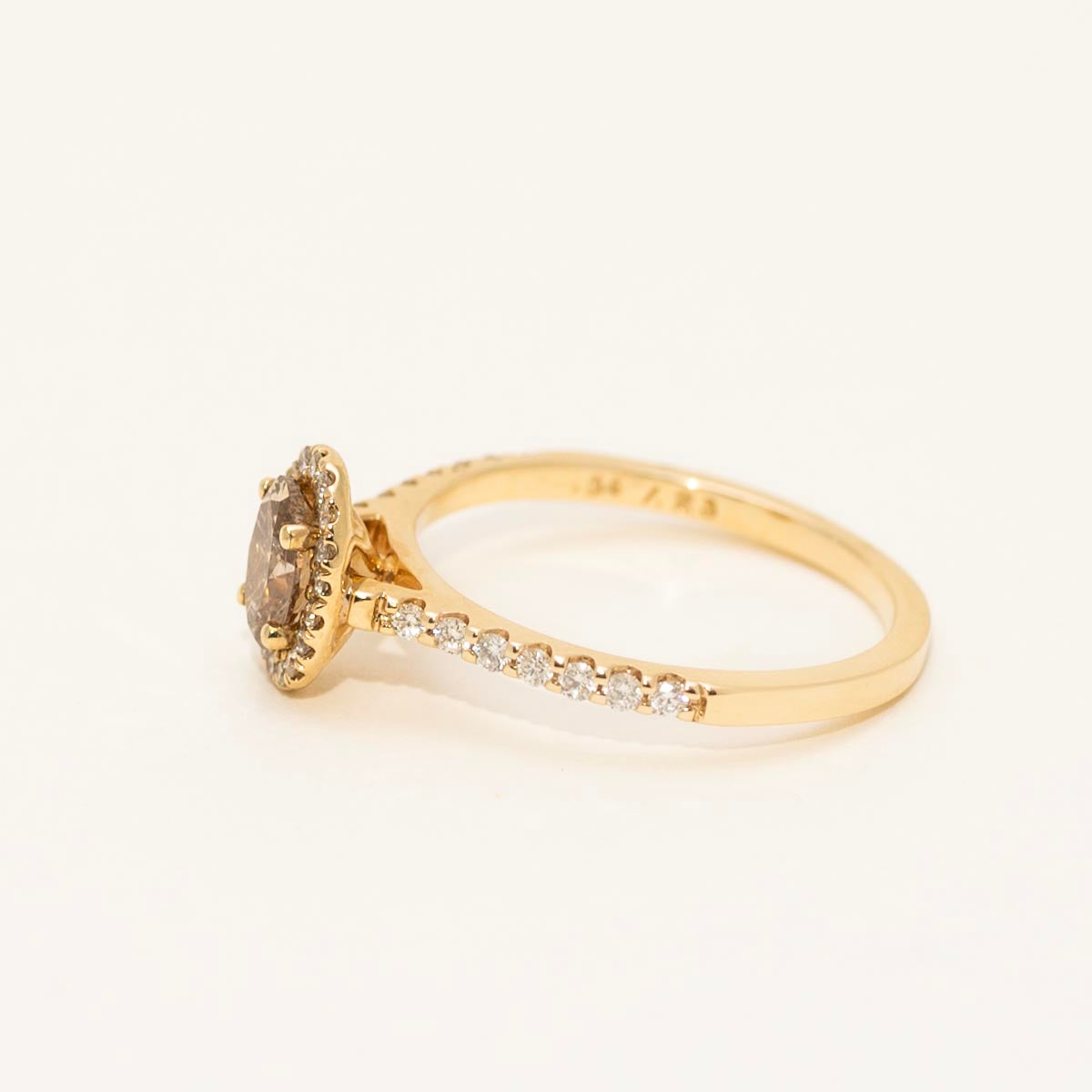 Champagne Oval Diamond Halo Engagement Ring in 14kt Yellow Gold (3/4ct tw)