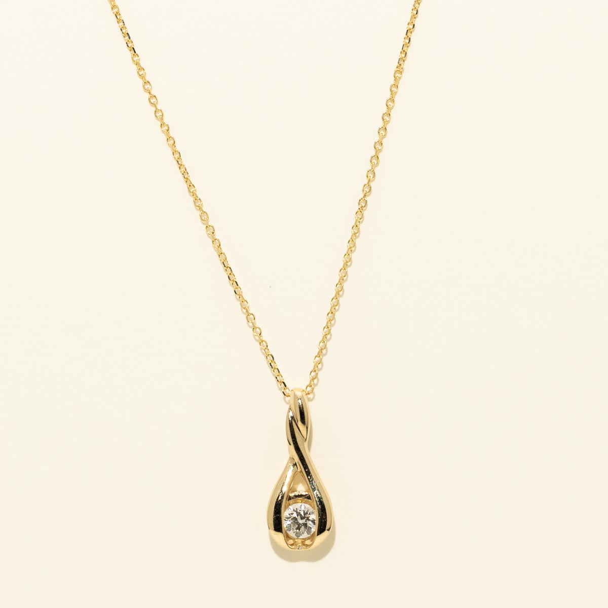 Diamond Solitaire Necklace in 14kt Yellow Gold (1/10ct)