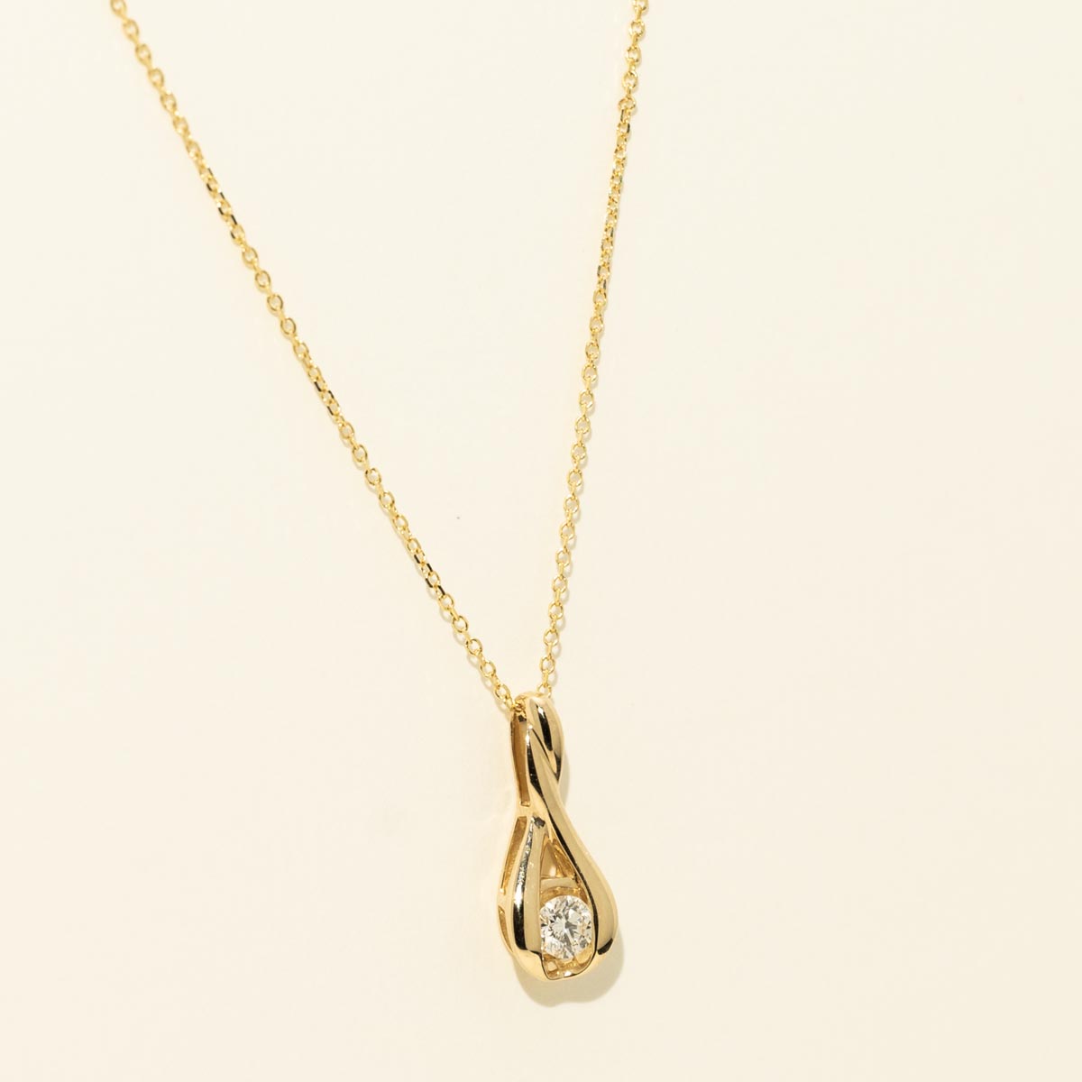 Diamond Solitaire Necklace in 14kt Yellow Gold (1/10ct)