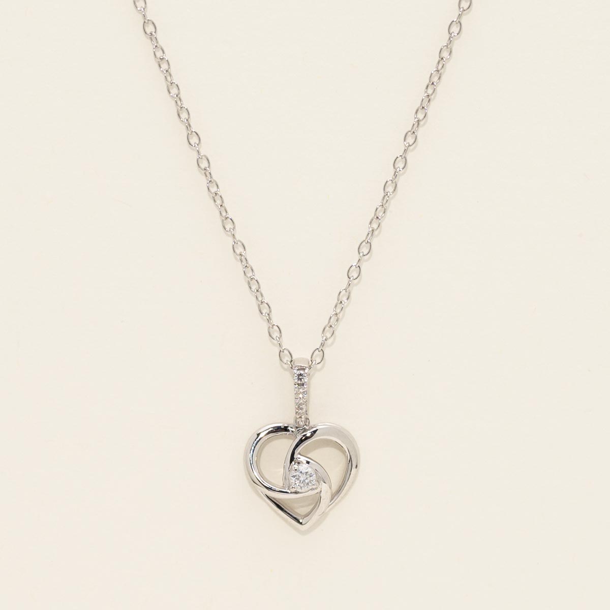 Diamond Heart Necklace in Sterling Silver (1/10ct tw)