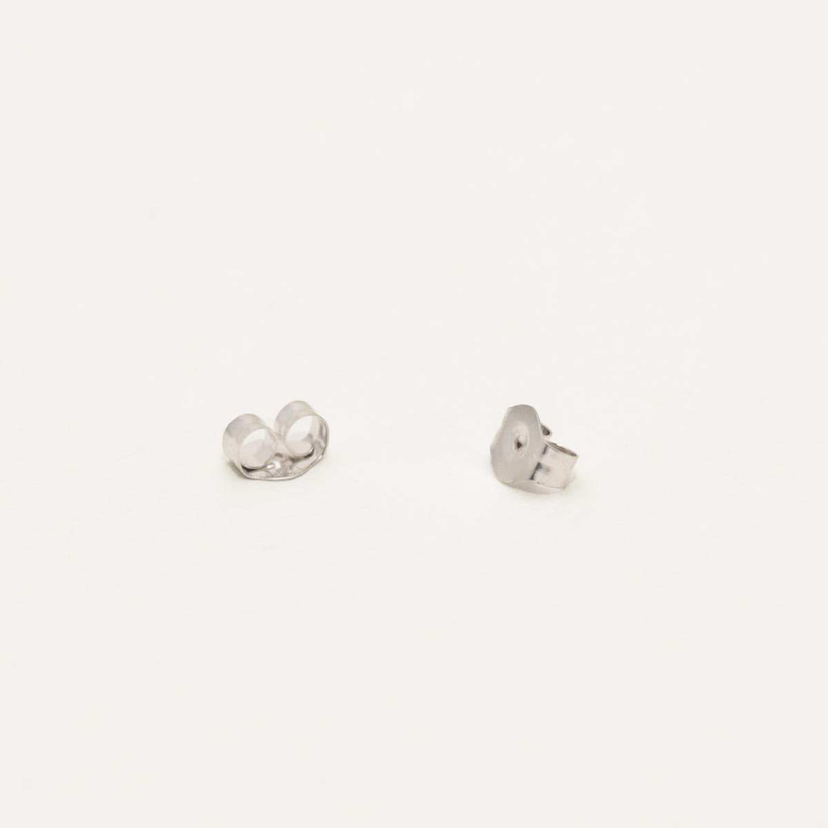 Blue Princess Cut Diamond Stud Earrings in 14kt White Gold (1/4ct tw)