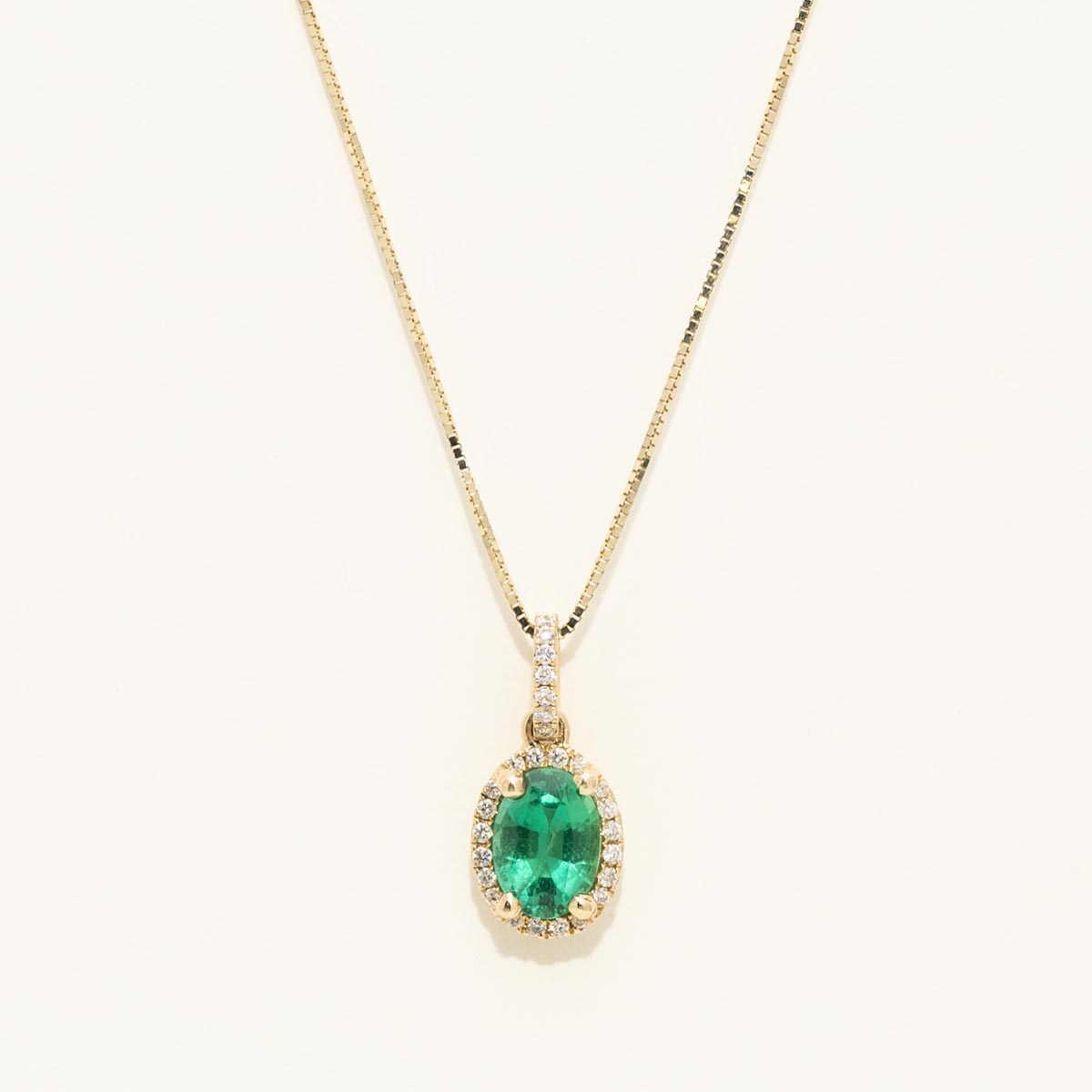Oval Emerald Halo Necklace in 14kt Yellow Gold with Diamonds (1/10ct tw)