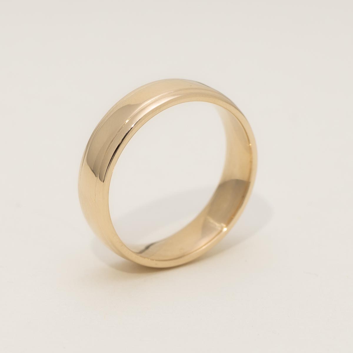 Estate Beveled Band in 14kt Yellow Gold (5.9mm)