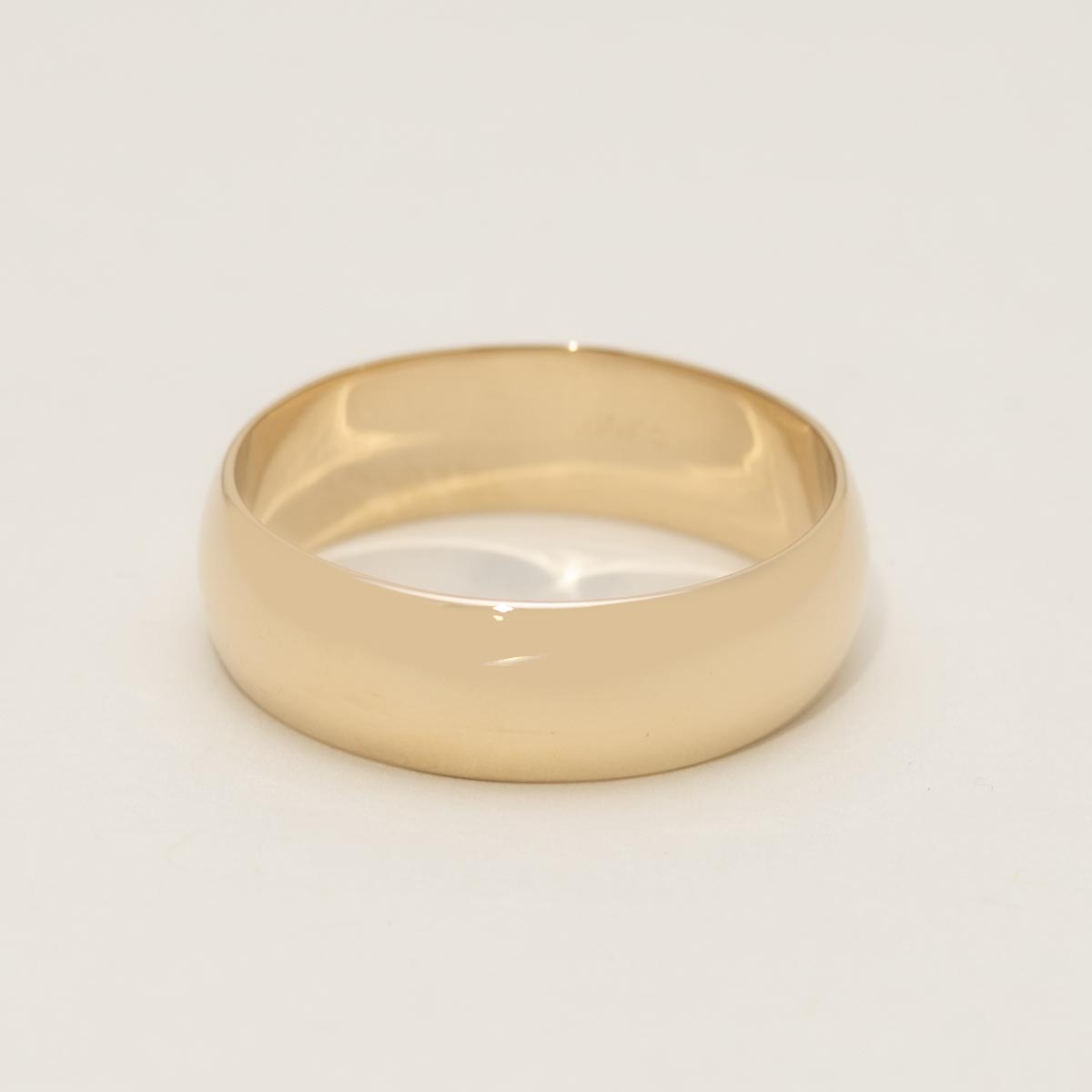 Estate Mens Wedding Band in 14kt Yellow Gold (7.4mm)
