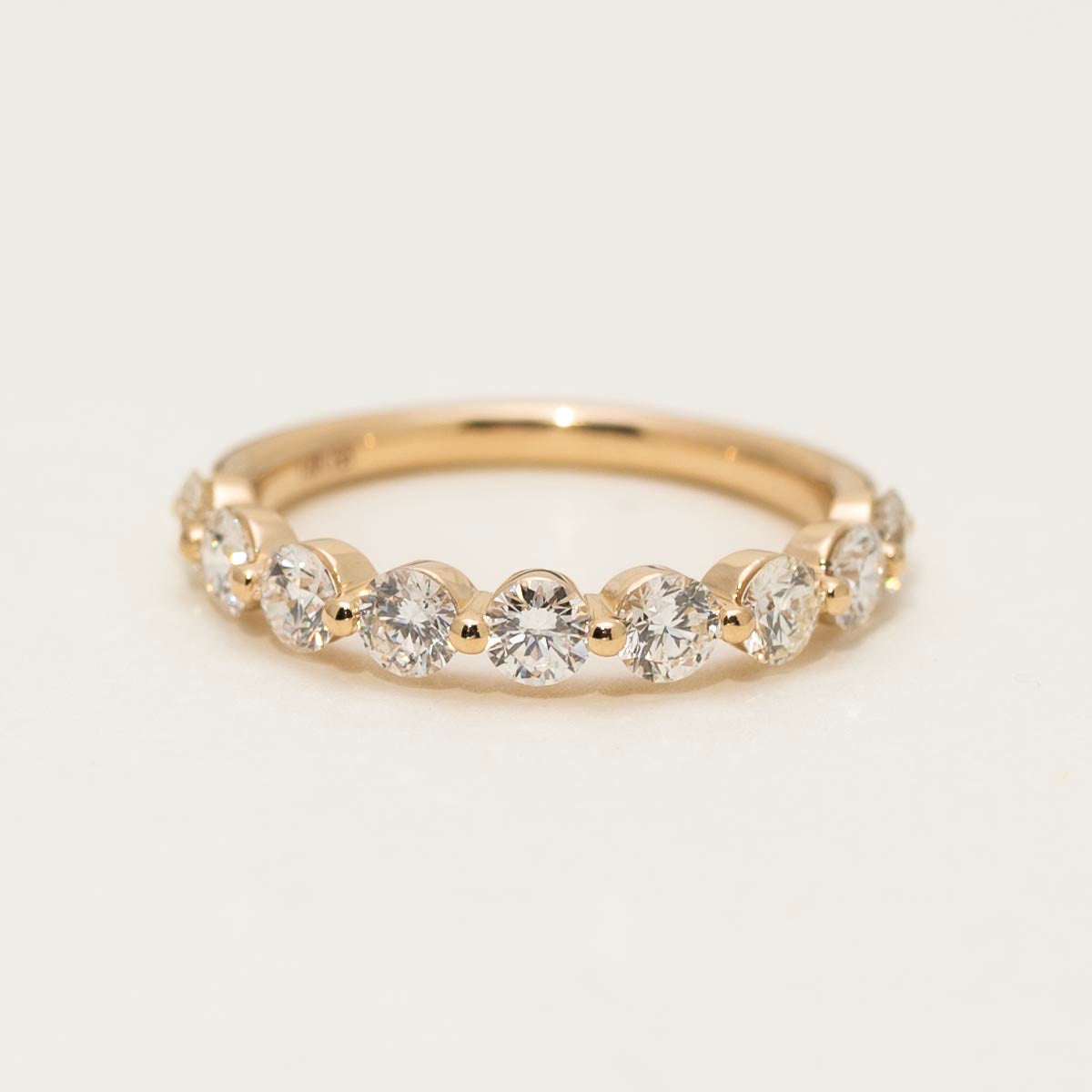 Diamond Shared Prong Wedding Band in 14kt Yellow Gold (1ct tw)