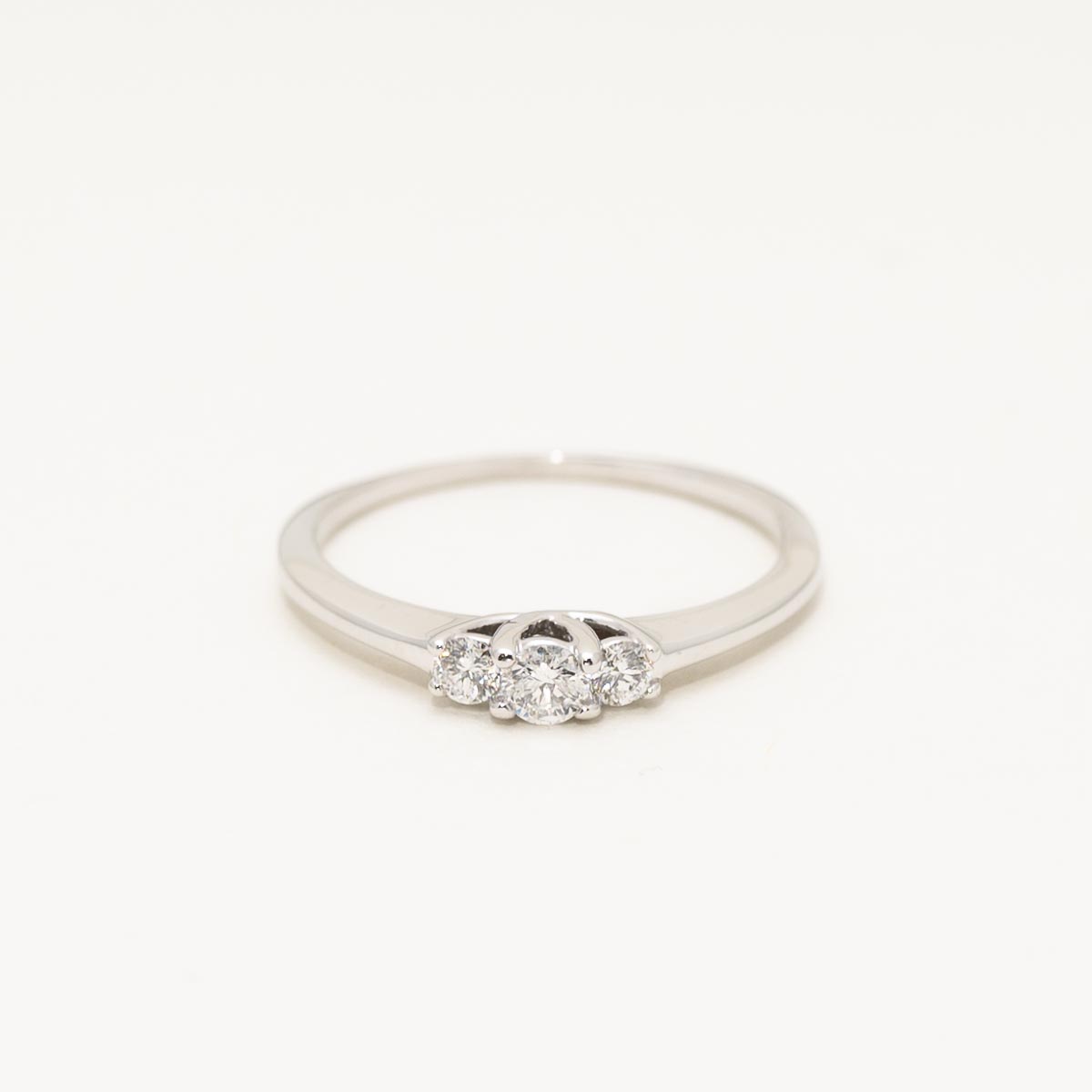 Estate Northern Star Three Stone Diamond Ring in 14kt White Gold (1/4ct tw)