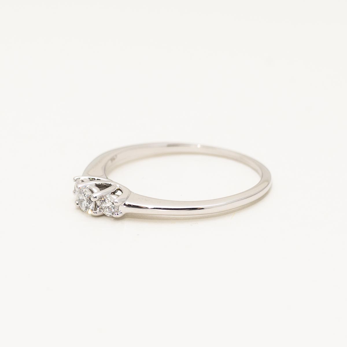 Estate Northern Star Three Stone Diamond Ring in 14kt White Gold (1/4ct tw)