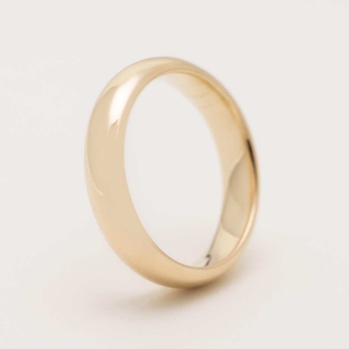 Estate Plain Wedding Band in 14kt Yellow Gold (5.3mm)