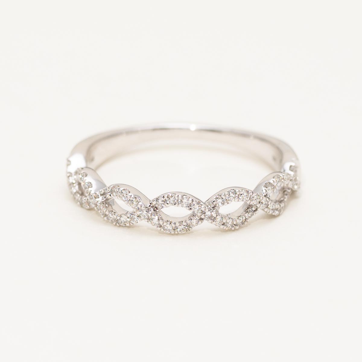 Diamond Twist Wedding Band in 14kt White Gold (1/4ct tw)