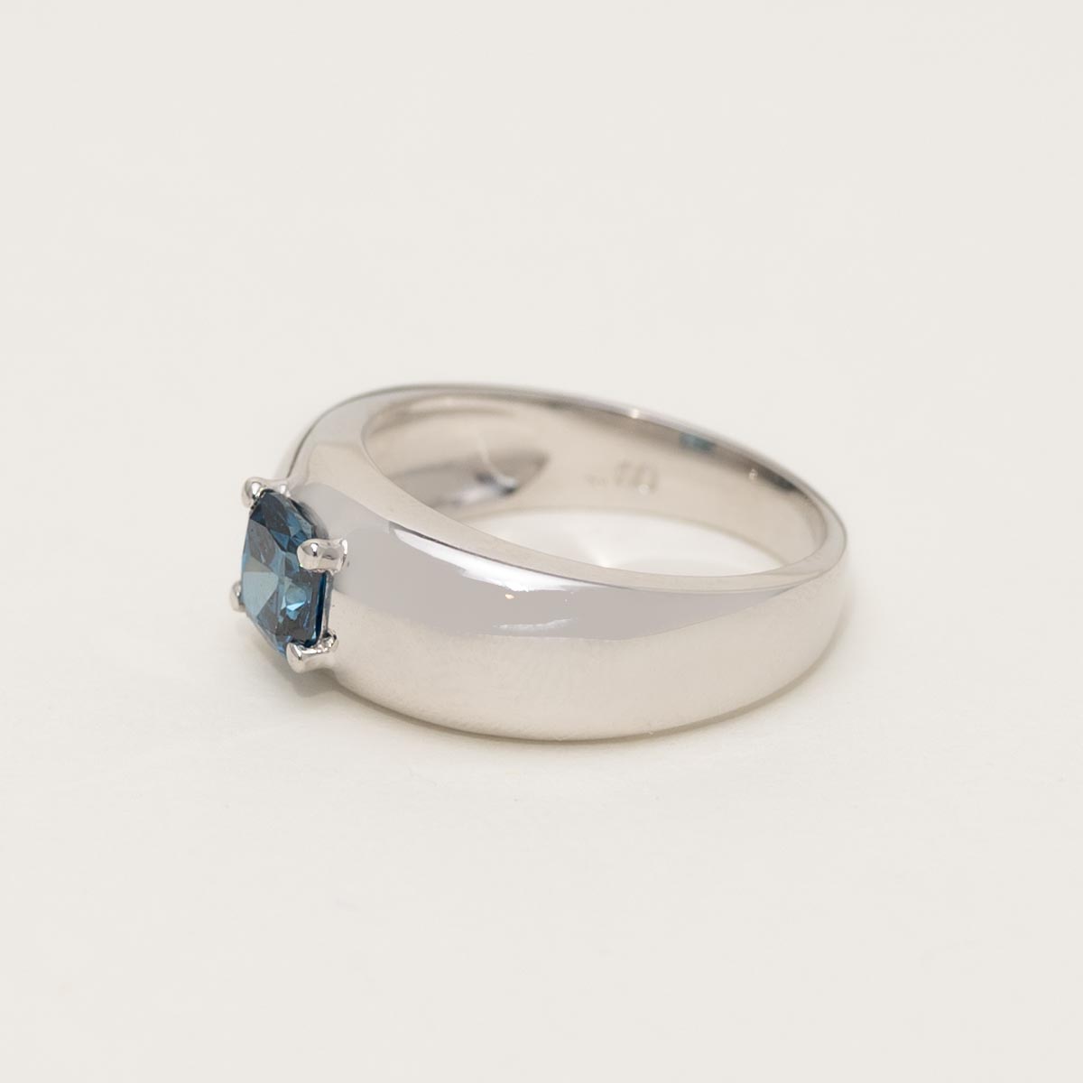 Cushion Blue Diamond Ring in 14kt White Gold (3/4ct tw)