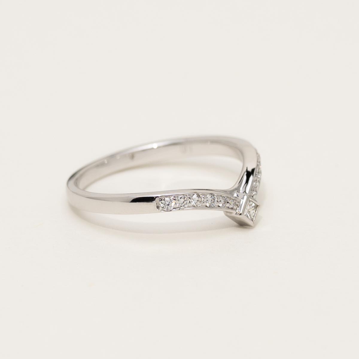 Princess Cut Diamond Curved Band in 14kt White Gold (1/7ct tw)