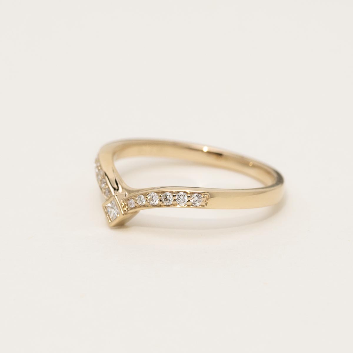 Princess Cut Diamond Curved Band in 14kt Yellow Gold (1/7ct tw)