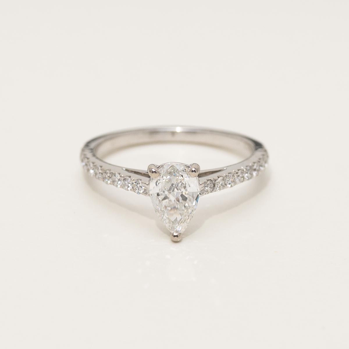 Pear Shape Diamond Engagement Ring in 18kt White Gold (1ct tw)