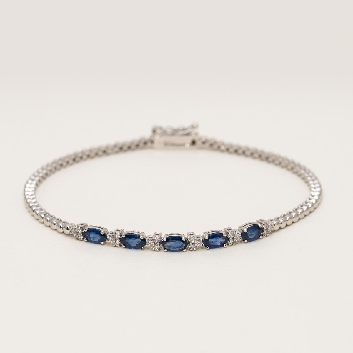 Oval Sapphire Bracelet in 14kt White Gold with Diamonds (1/7ct tw)