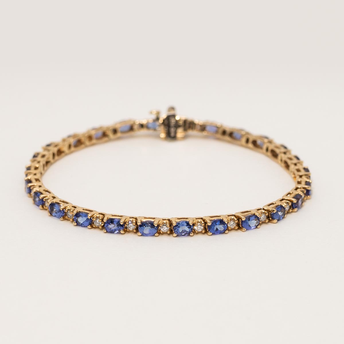 Oval Tanzanite Bracelet in 14kt Yellow Gold with Diamonds (1/2ct tw)