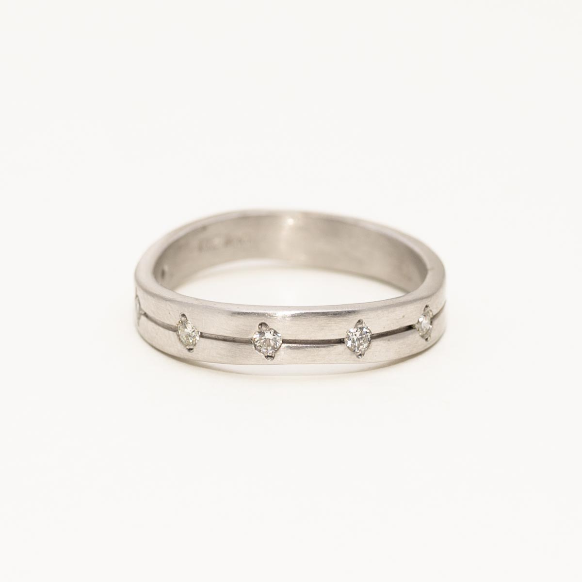 Diamond Curved Band in 14kt White Gold (1/7ct tw)
