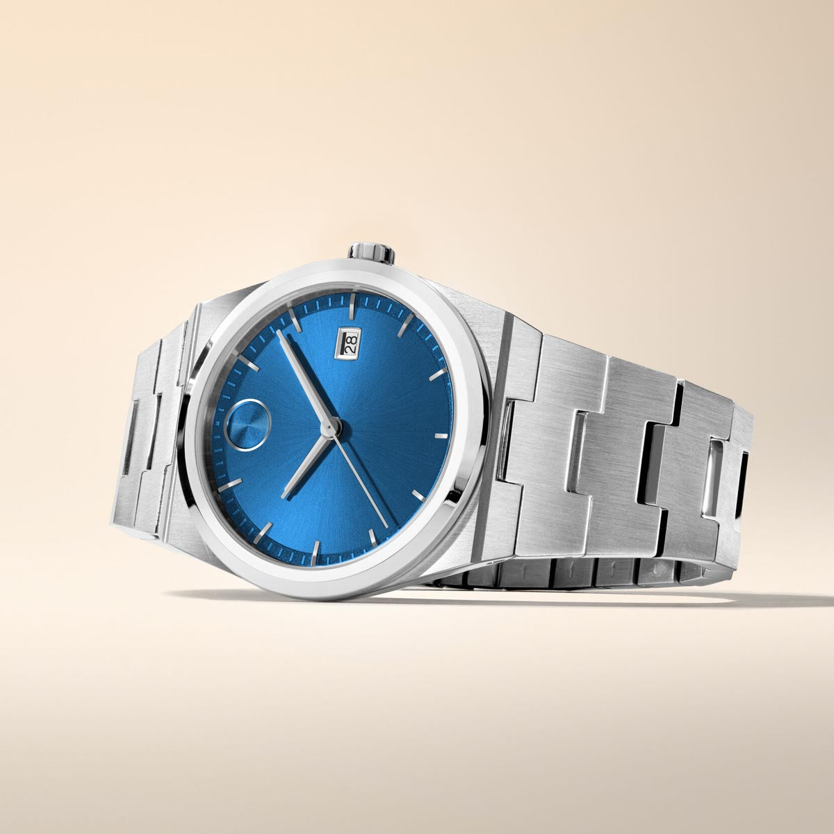 Movado Bold Quest Mens Watch with Blue Dial and Stainless Steel Bracelet (Swiss quartz movement)