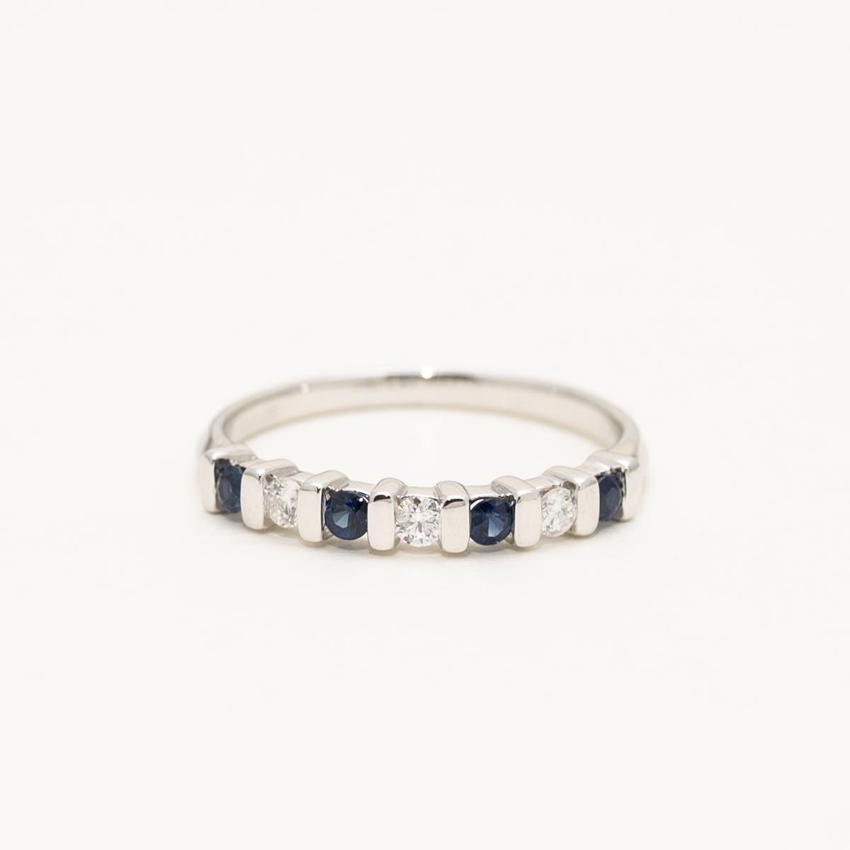 Diamond and Sapphire Bar Wedding Band in 14kt White Gold (1/7ct tw)