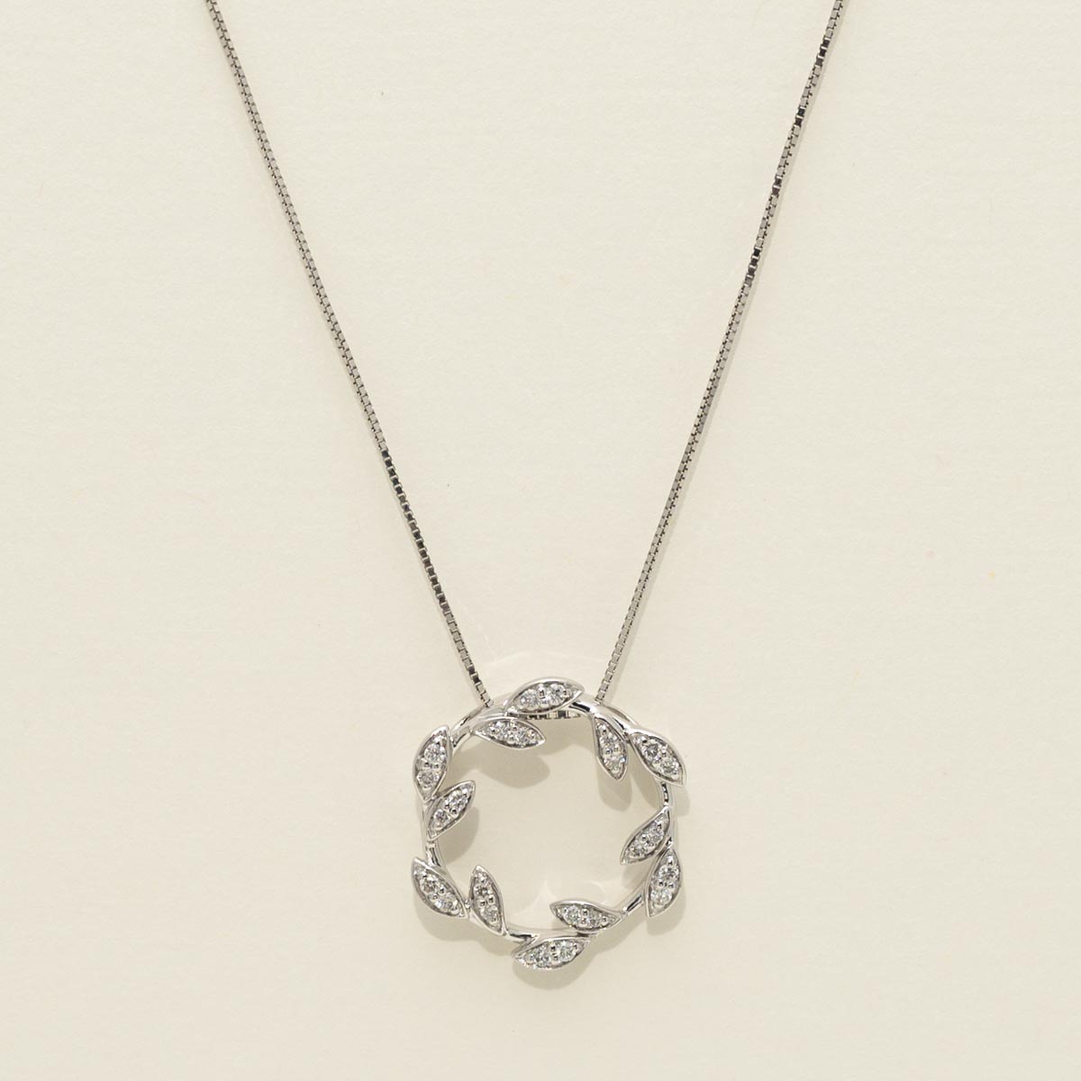 Diamond Circle Necklace in 14kt White Gold (1/7ct tw)