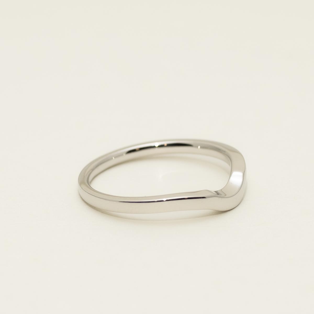 High Polish Curved Wedding Band in Platinum