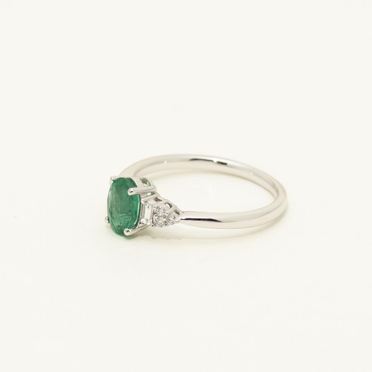 Oval Emerald Ring in 14kt White Gold with Diamonds (1/7ct tw)