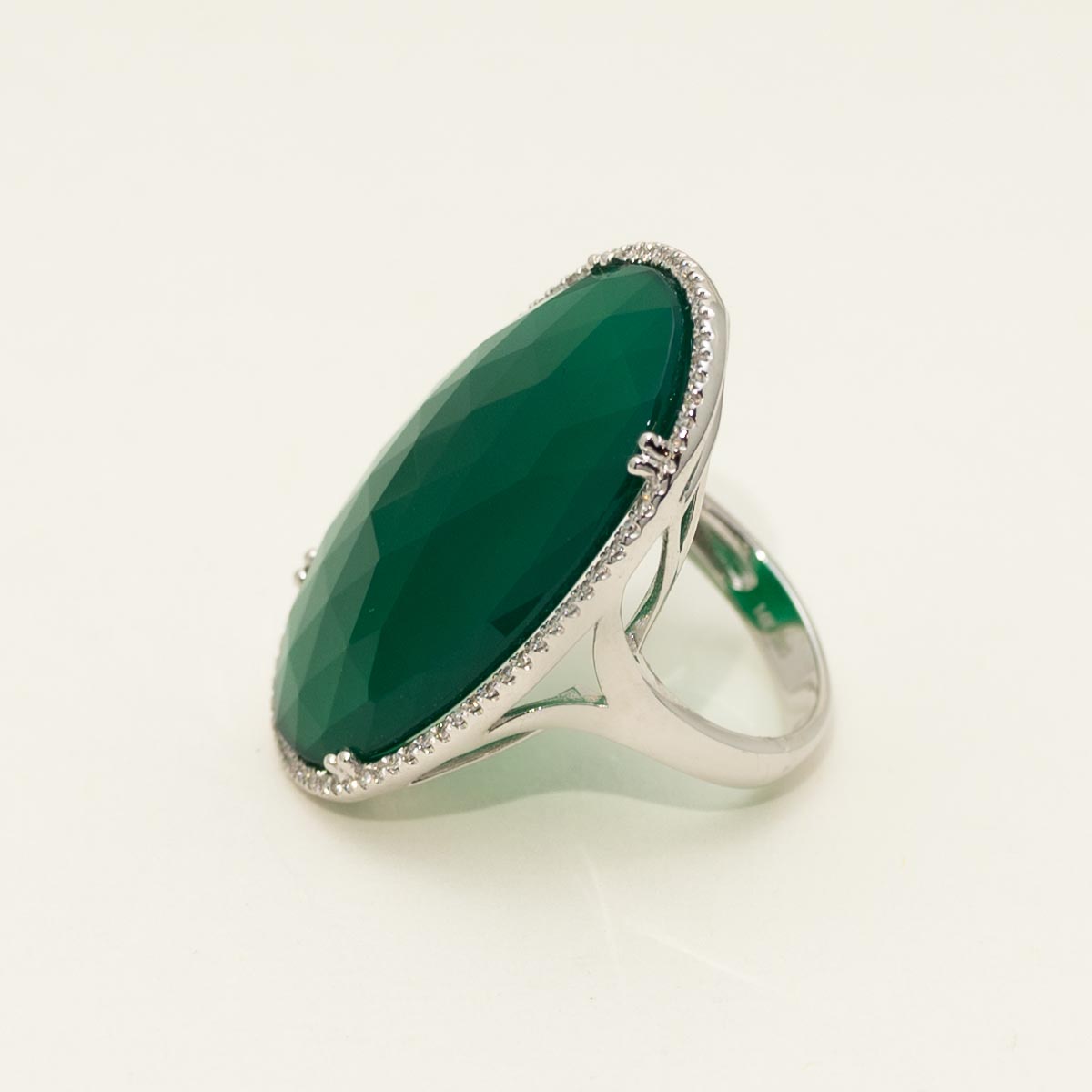 Oval Green Agate Ring in 14kt White Gold with Diamonds (1/5ct tw)