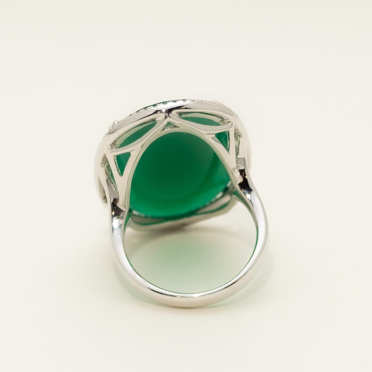 Oval Green Agate Ring in 14kt White Gold with Diamonds (1/5ct tw)