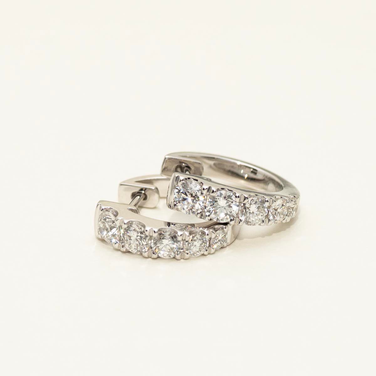 Memoire Essentials Diamond Huggie Hoop Earrings in 18kt White Gold (1ct tw)