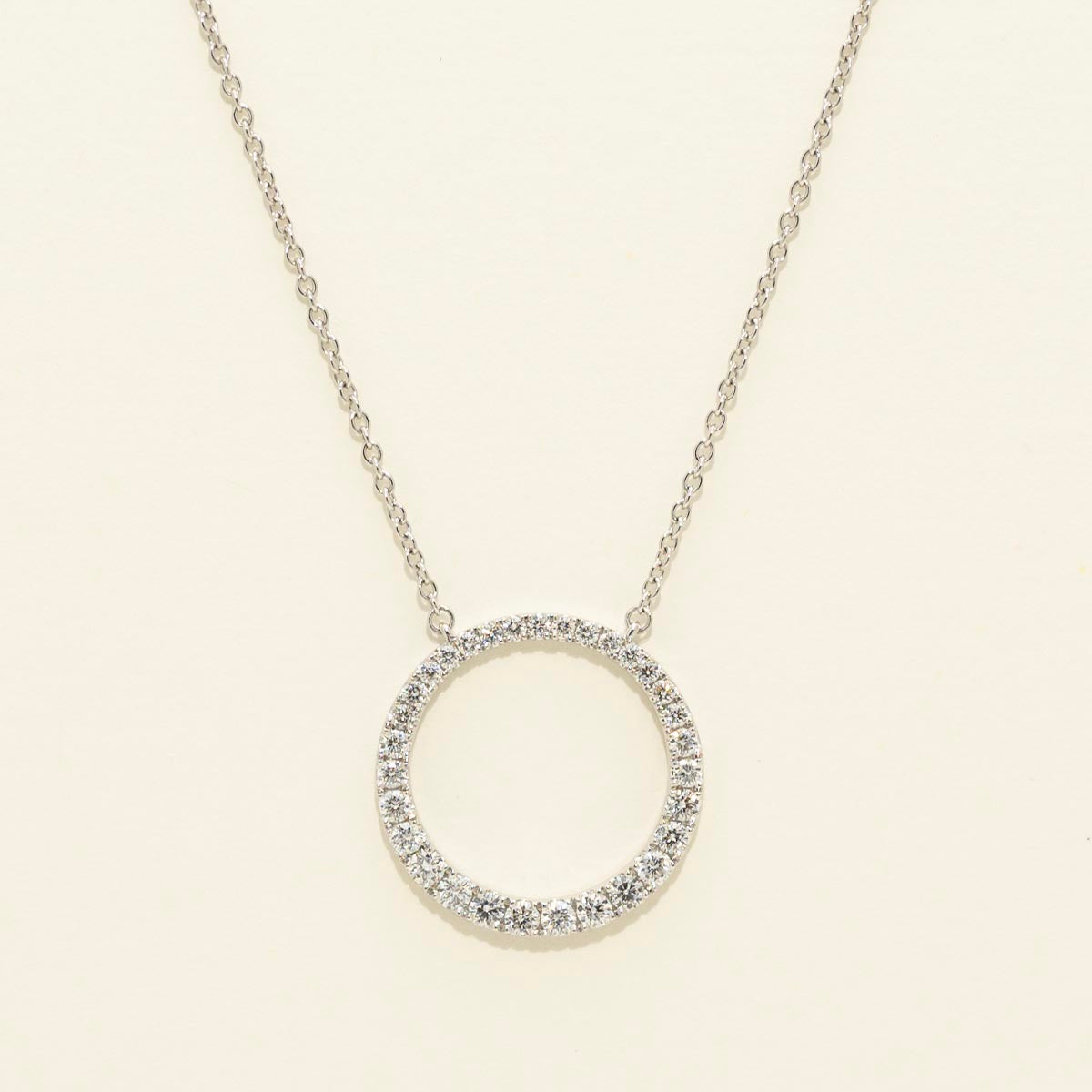 Memoire Graduated Diamond Circle Necklace in 18kt White Gold (1/2ct tw)