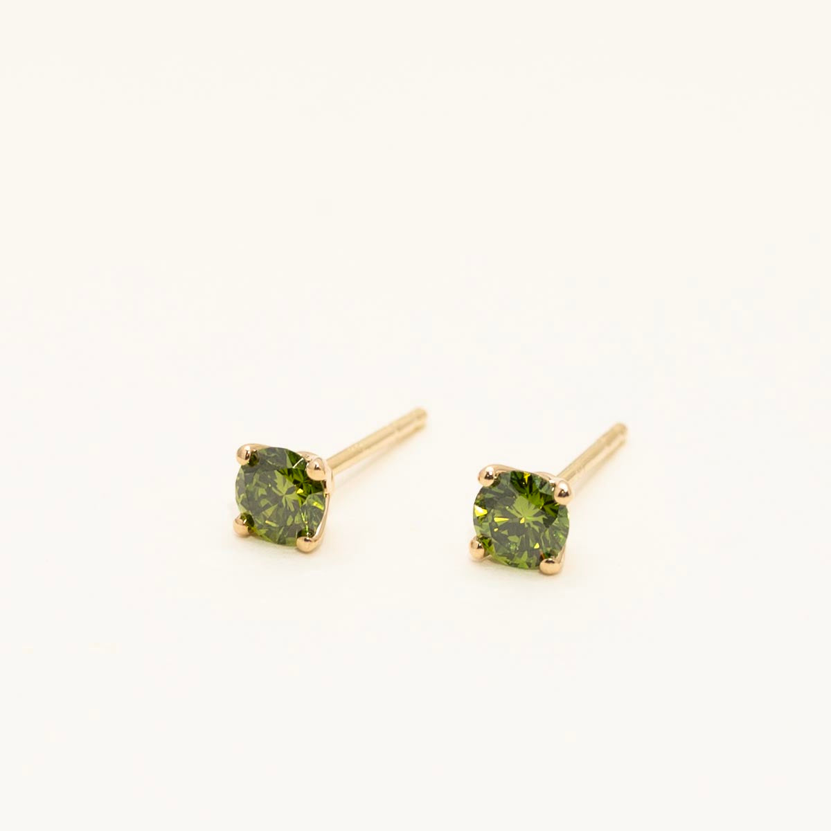 Green Diamond Stud Earrings in 14kt Yellow Gold (3/4ct tw)