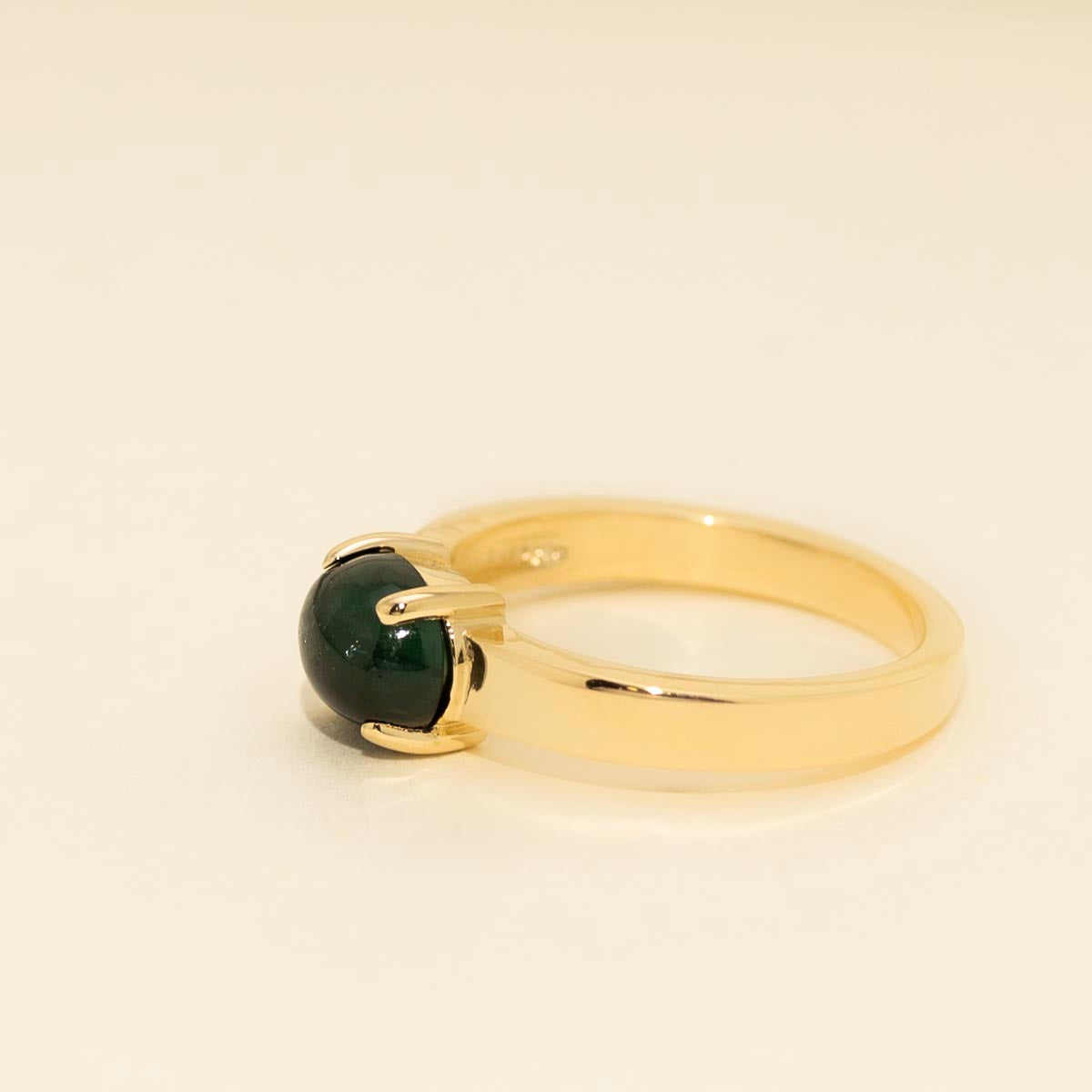 Maine Green Tourmaline Oval Cabachon Ring in 14kt Yellow Gold