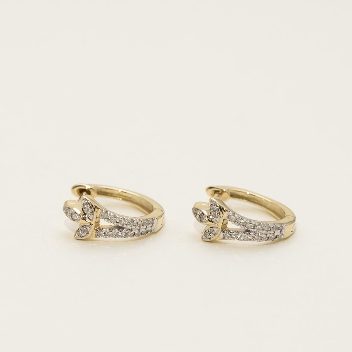 Diamond Hoop Earrings in 10kt Yellow Gold (1/7ct tw)