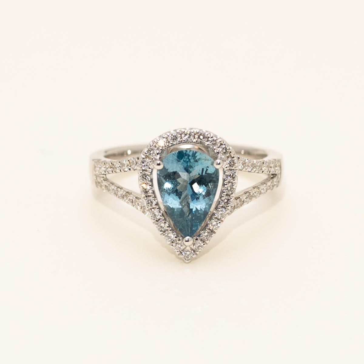 Pear Shape Aquamarine Halo Ring in 18kt White Gold with Diamonds(3/8ct tw)