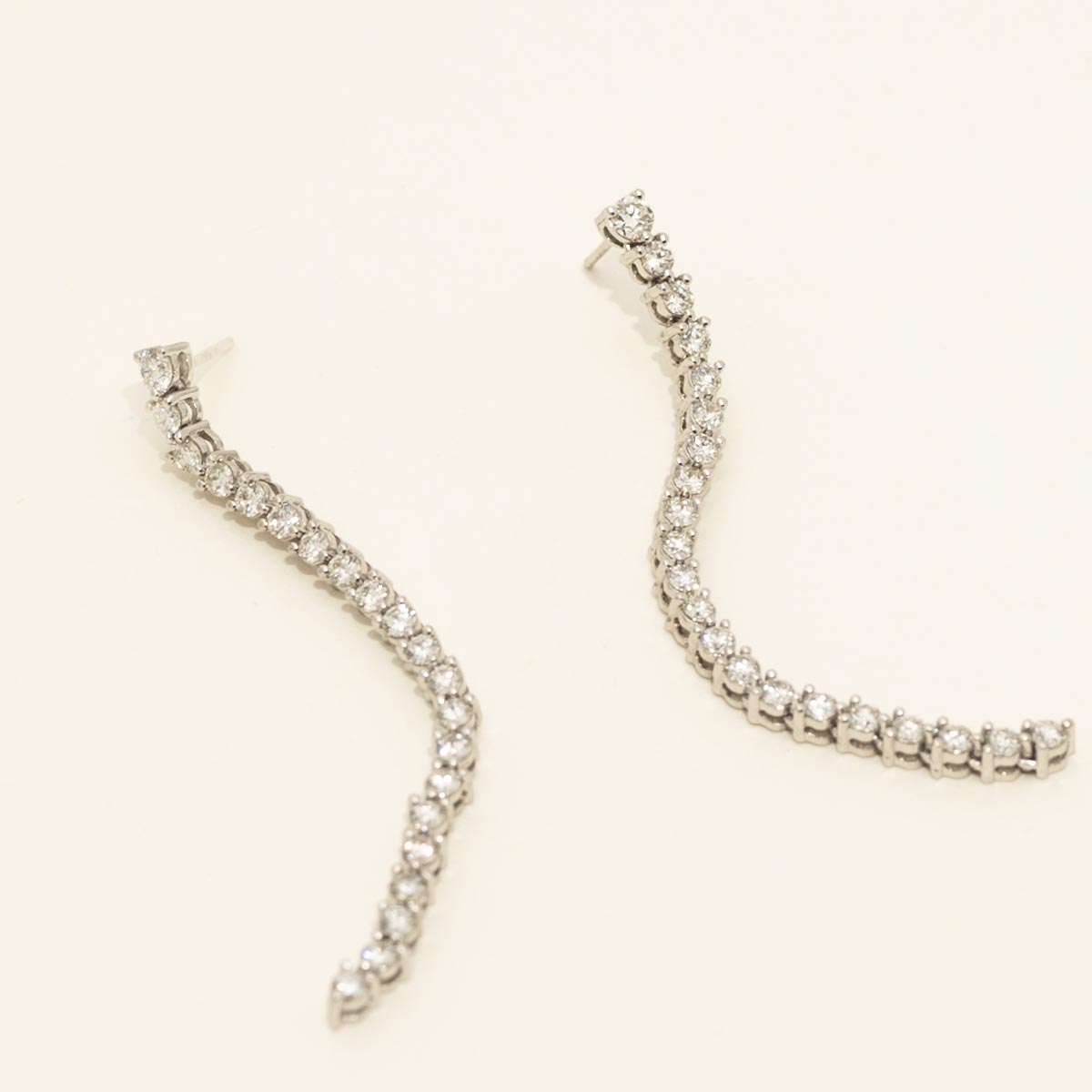 Diamond Drop Earrings in 14kt White Gold (2ct tw)