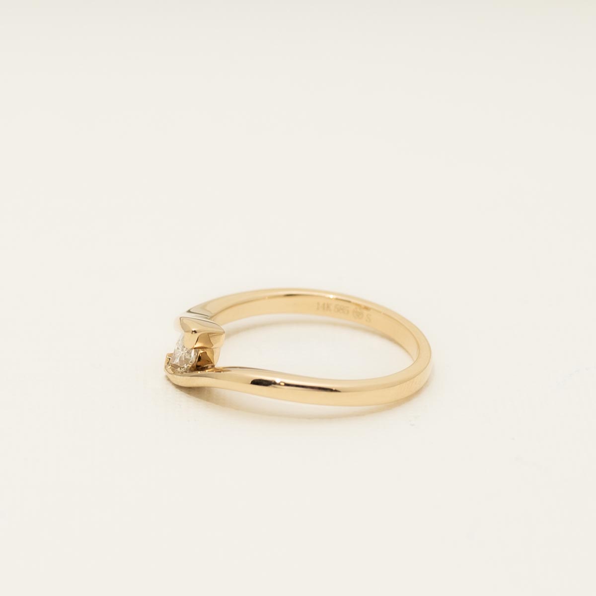 Marquise Shape Diamond Ring in 14kt Yellow Gold (1/4ct)