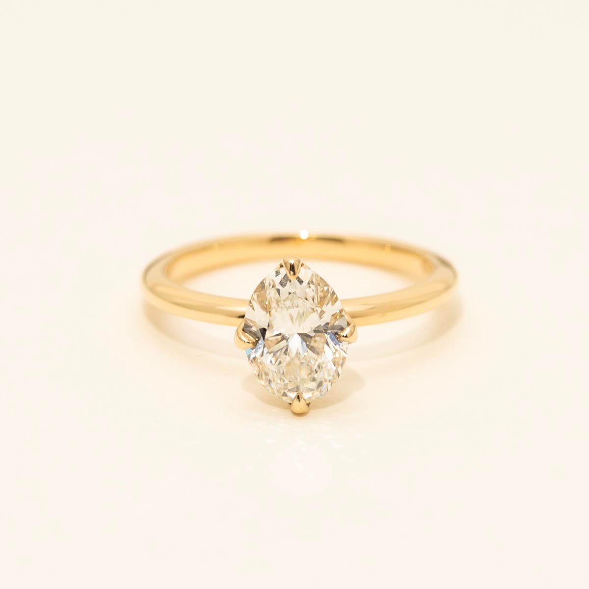 Oval Diamond Solitaire Engagement Ring in 18kt Yellow Gold (1 1/2ct)