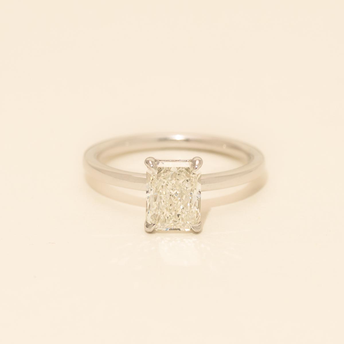 Radiant Diamond Solitaire Engagement Ring in 18kt White Gold (1 1/2ct)