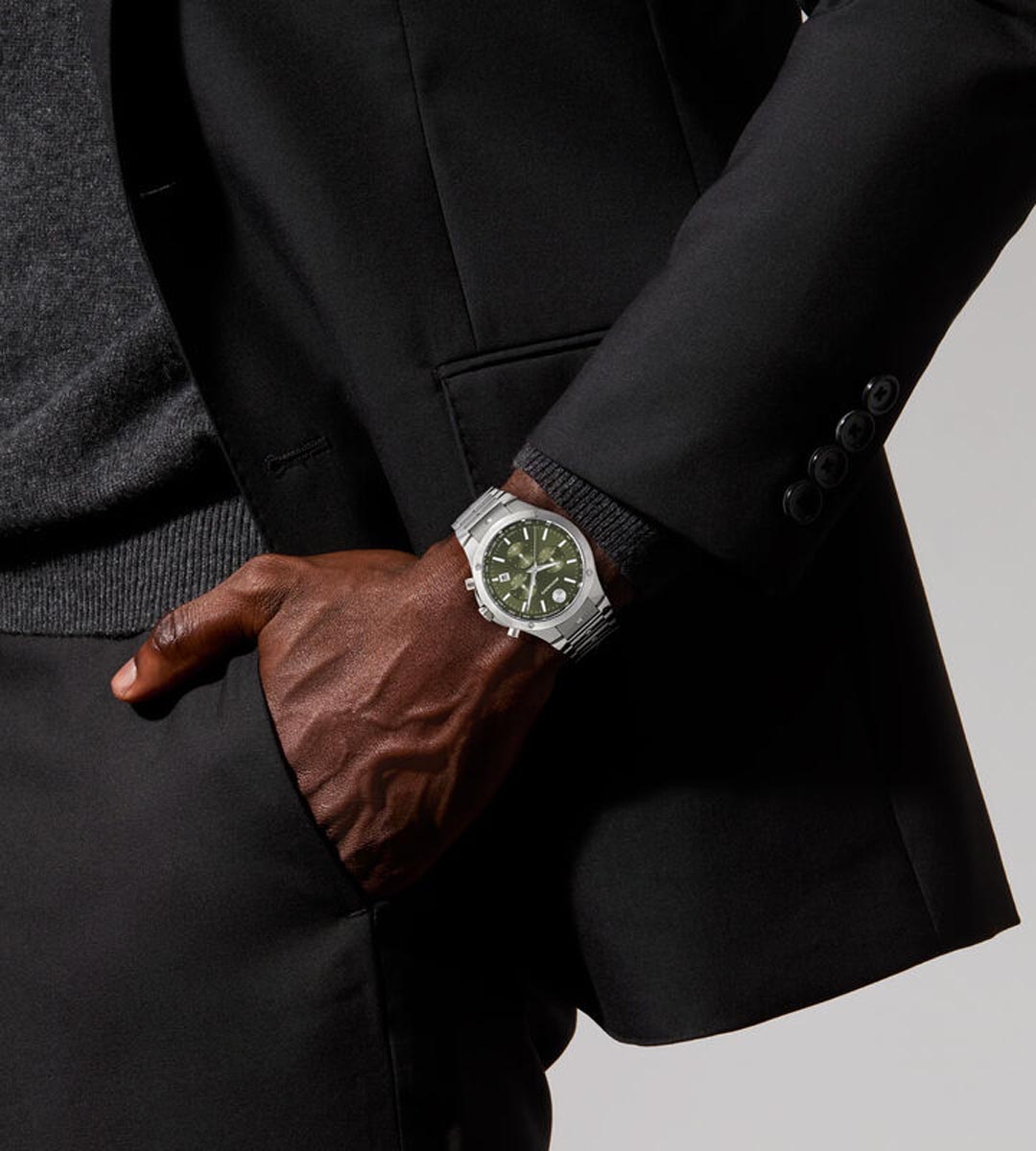 Movado SE Chronograph Mens Watch with Green Dial and Stainless Steel Bracelet (Swiss quartz movement)