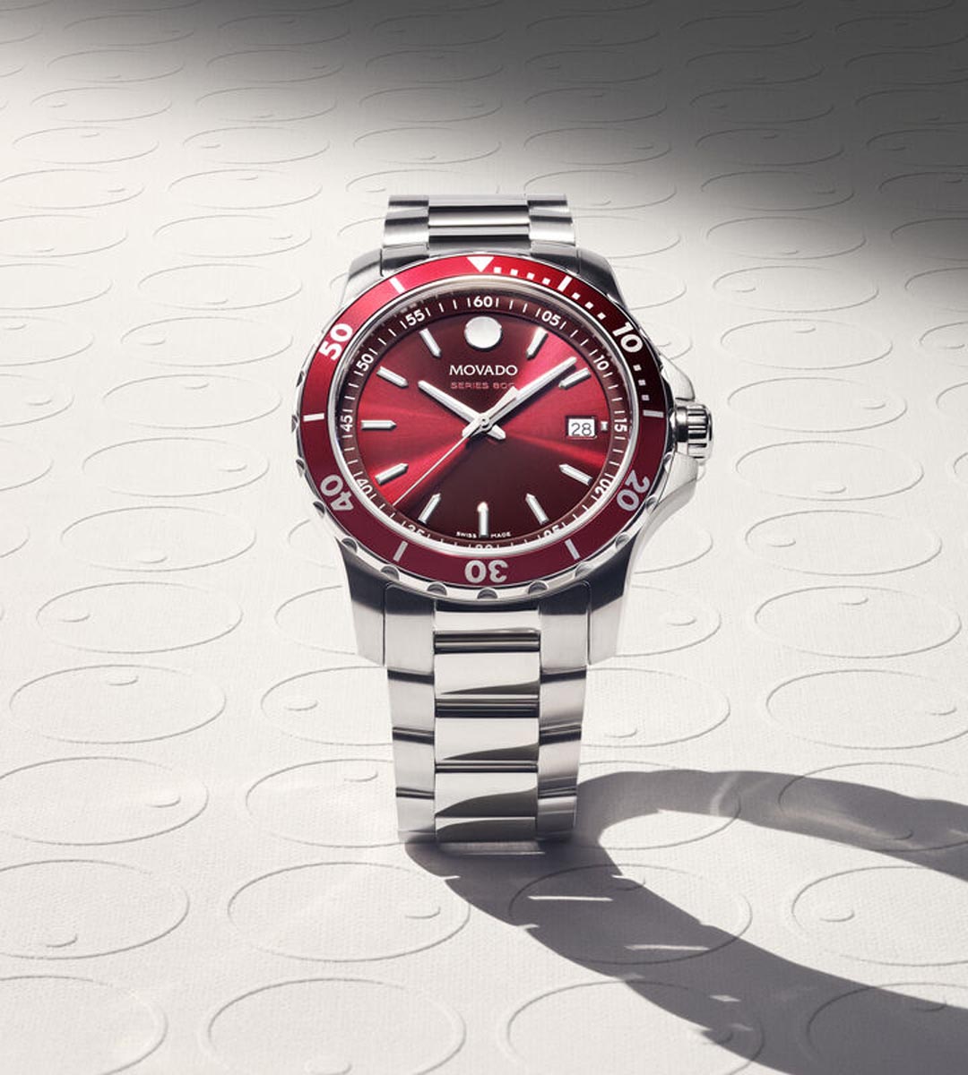 Movado Series 800 Mens Watch with Red Dial and Stainless Steel Bracelet (Swiss quartz movement)