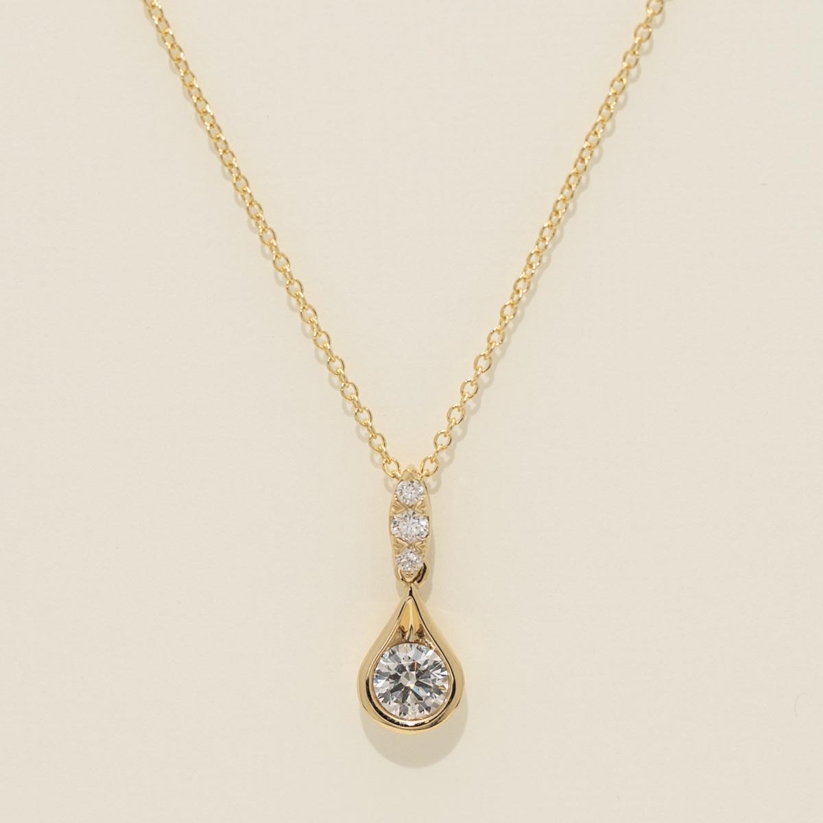 Diamond Drop Necklace in 14kt Yellow Gold (5/8cttw)