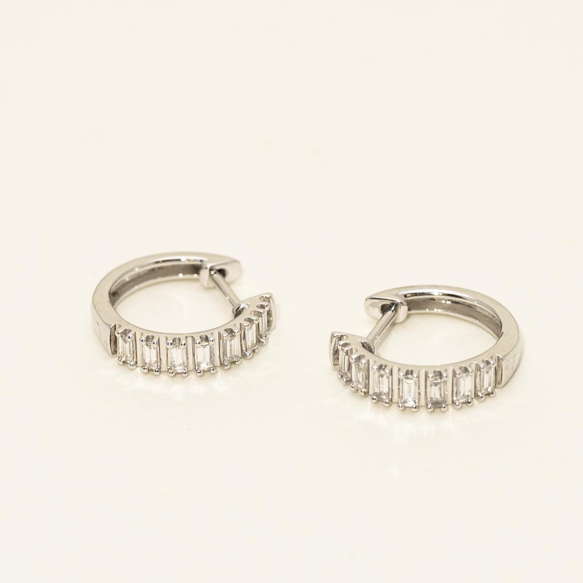 Baguette Diamond Hoop Earrings in 14kt White Gold (1/4ct tw)